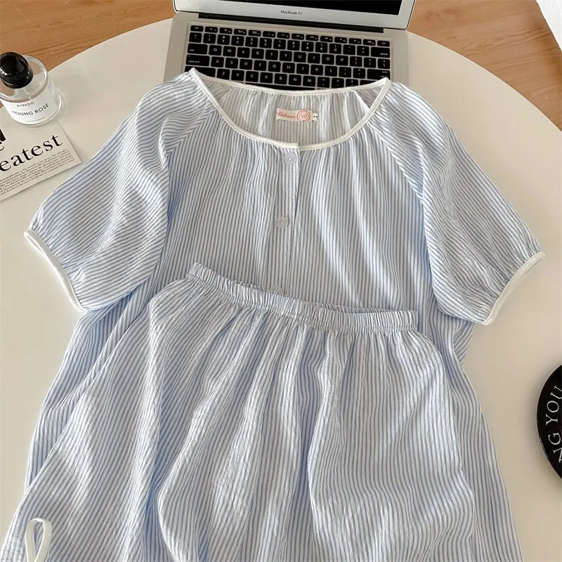 Round neck blue stripes